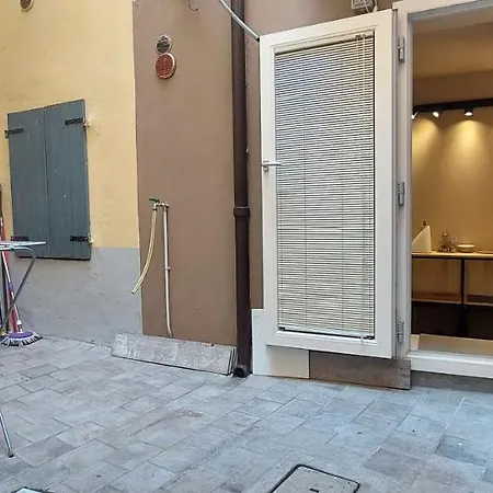 Monolocaleminimal Apartment Reggio Emilia